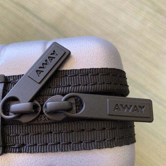 AWAY The mini small travel essential toiletry case hard zip around in SILVER - Picture 5 of 8